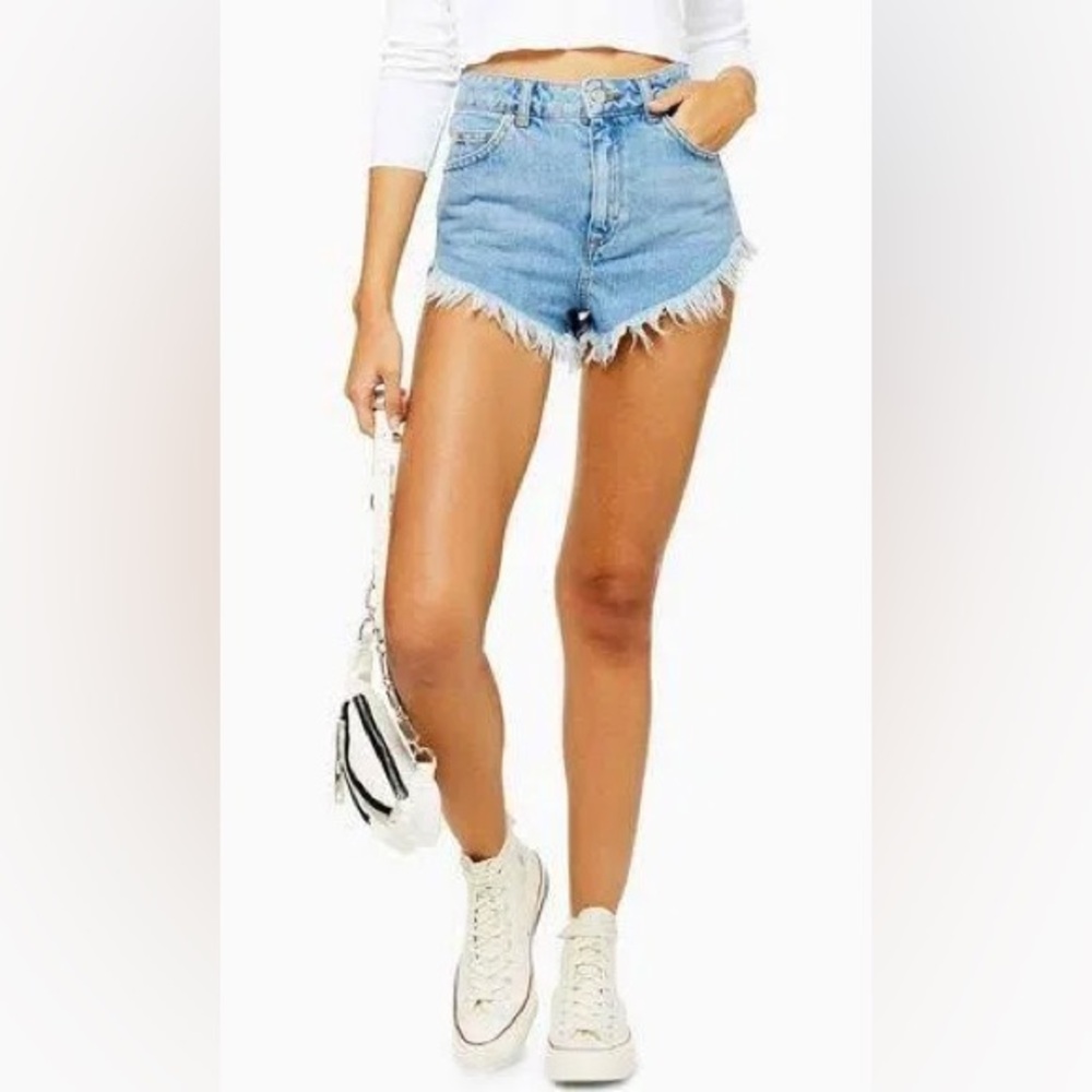 NWT Topshop Moto Kiri frayed hem denim shorts - size 6
